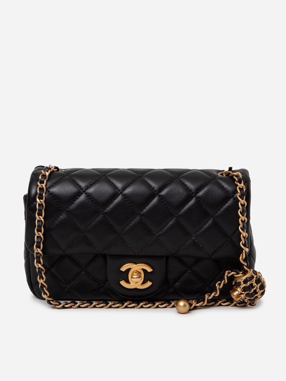 Pre-Owned CHANEL 2022 Lambskin Quilted CC Leather Pearl Crush Mini Flap Black